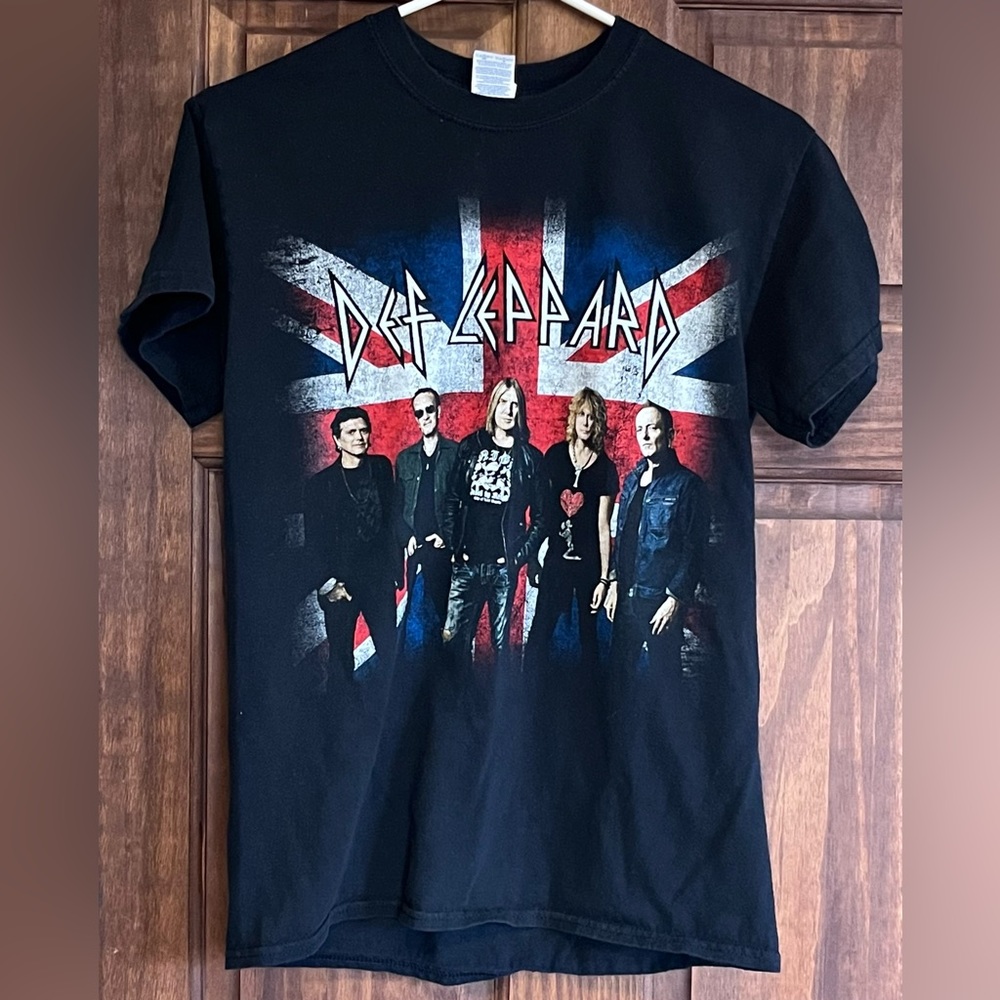 Def Leppard 2015 Tour Rock Band Small Tee Shirt Great Condition